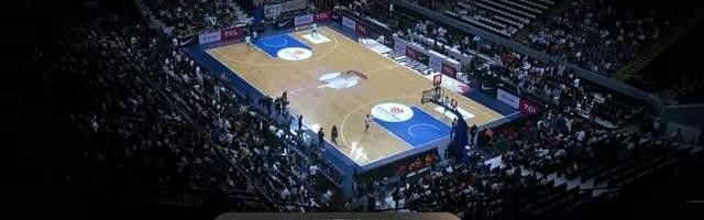 B体育体育报道-50-51！中国男篮半场落后，3人低迷，数据一目了然，考验郭士强