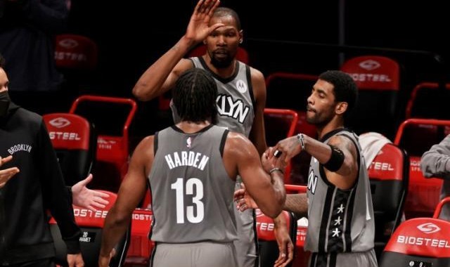 B体育赛事资讯-三巨头展望雄鹿系列赛 篮网即将迎来真正考验