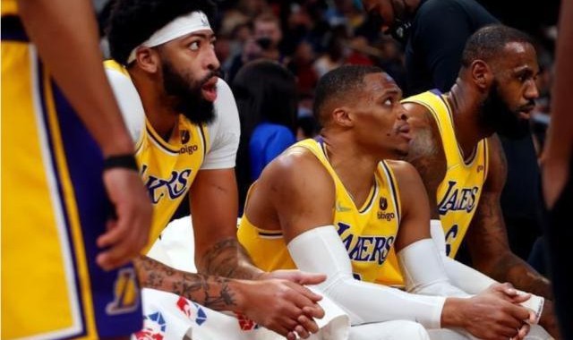 B体育官方网站-360组合宣告解体 湖人强行“配对”导致失败婚姻